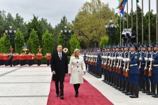 Hırvatistan Cumhurbaşkanı Bakü'de resmi törenle karşılandı - Gallery Thumbnail
