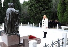 Croatian president visits Alley of Honors, Alley of Martyrs (PHOTO)
