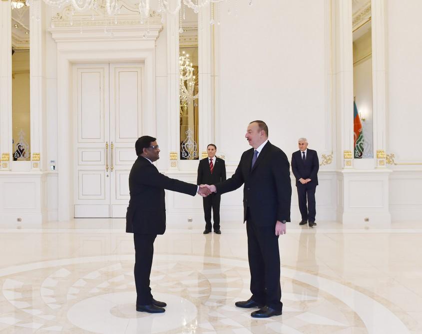Ilham Aliyev receives credentials of incoming envoys (PHOTO)