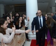 Турецкие звезды в Баку: Серенай Сарыкая и Зеррин Текиндор вызвали невиданный ажиотаж (ФОТО)