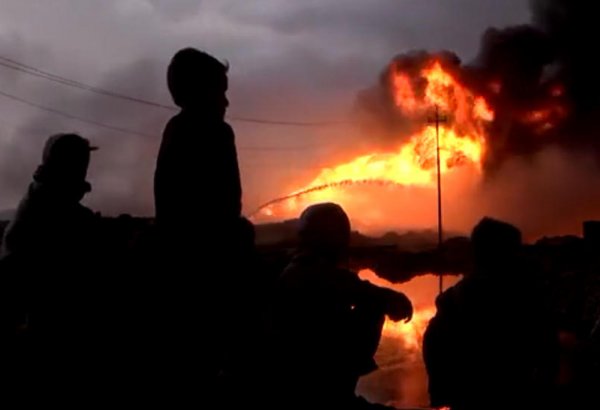 İŞİD-in neft quyuları yanır (VİDEO)