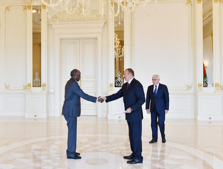 Президент Азербайджана Ильхам Алиев принял послов Эритреи и Албании (ФОТО)
