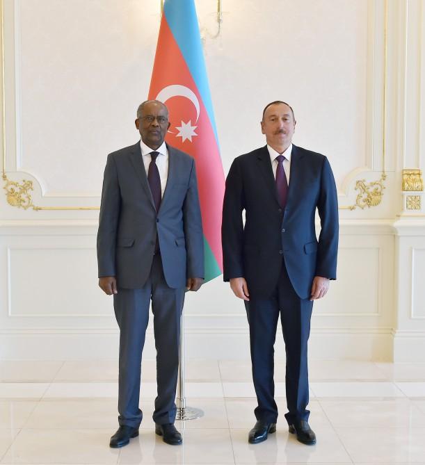 Президент Азербайджана Ильхам Алиев принял послов Эритреи и Албании (ФОТО)