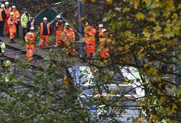 Londonda tramvay aşıb: 5 ölü, 50 yaralı