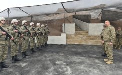 Cumhurbaşkanı Aliyev ön hatta komuta kontrol merkezinde inceleme yaptı
