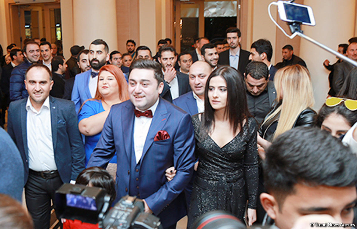Приключения клоунов в 40-градусную жару: Гала-вечер фильма "Игра в прятки" в Баку (ФОТО)