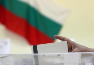Блок ГЕРБ-СДС побеждает на досрочных парламентских выборах в Болгарии
