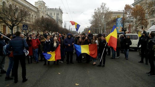 В Молдове недовольные результатами выборов протестуют у здания ЦИК