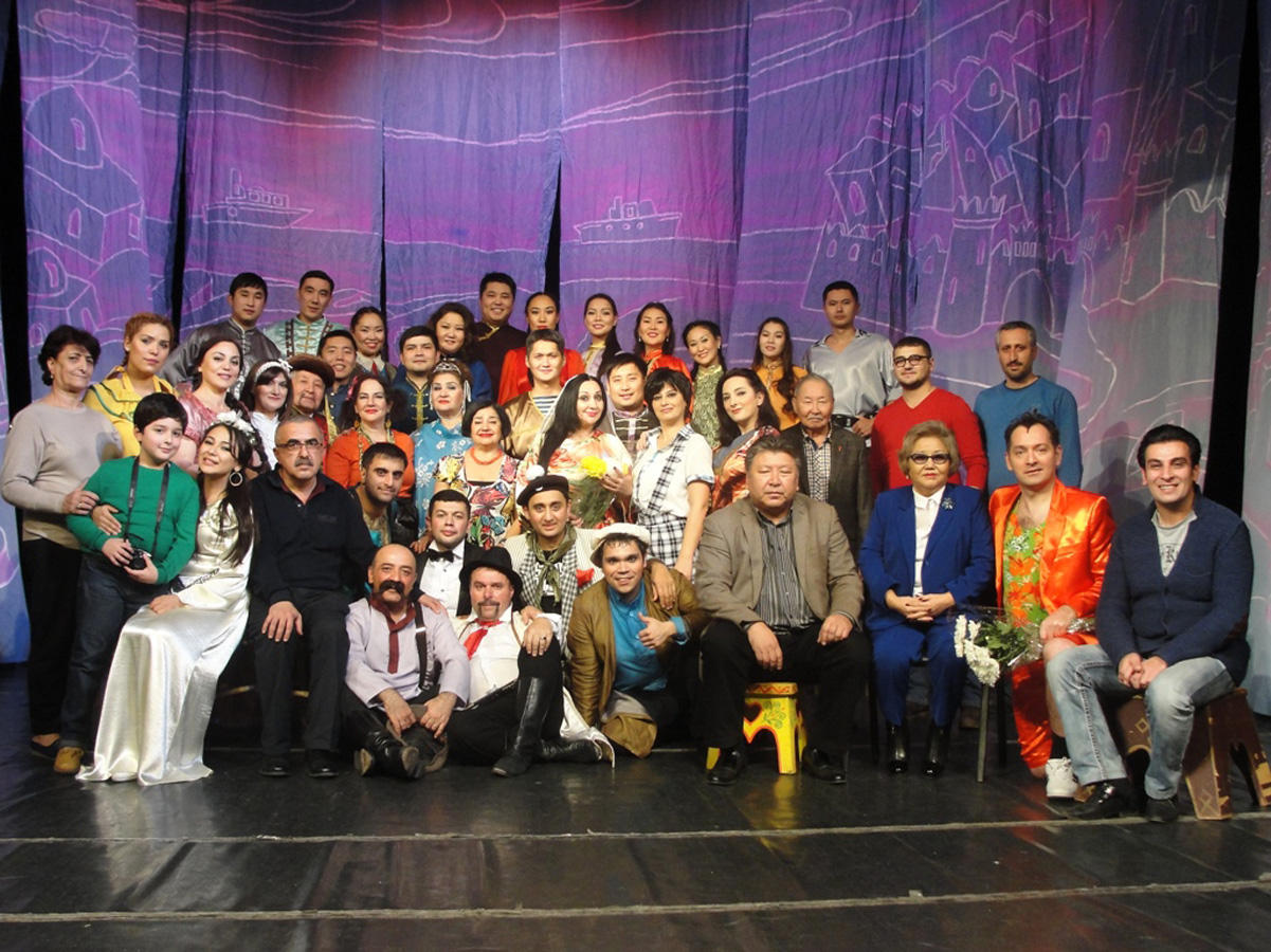 Азербайджанские актеры удостоены почетных званий в России (ФОТО)