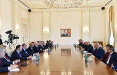 Президент Азербайджана принял группу участников V Всемирного конгресса новостных агентств (ФОТО)