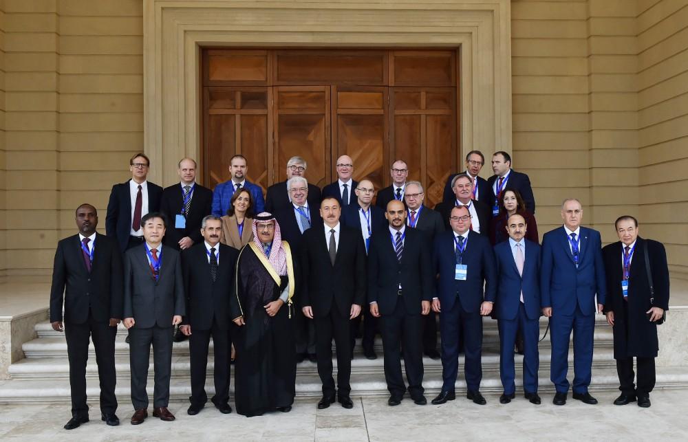 Президент Азербайджана принял группу участников V Всемирного конгресса новостных агентств (ФОТО)