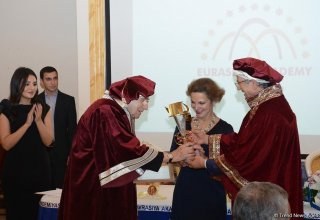 Робер Оссейн и Тюркан Шорай удостоены в Баку премии "Легенда Евразии" (ФОТО)