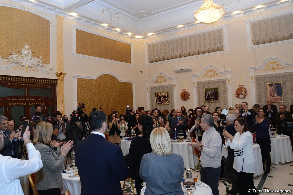 Azerbaycan'da Türkan Şoray'a "Avrasya Efsanesi" ödülü verildi (Fotoğraf)