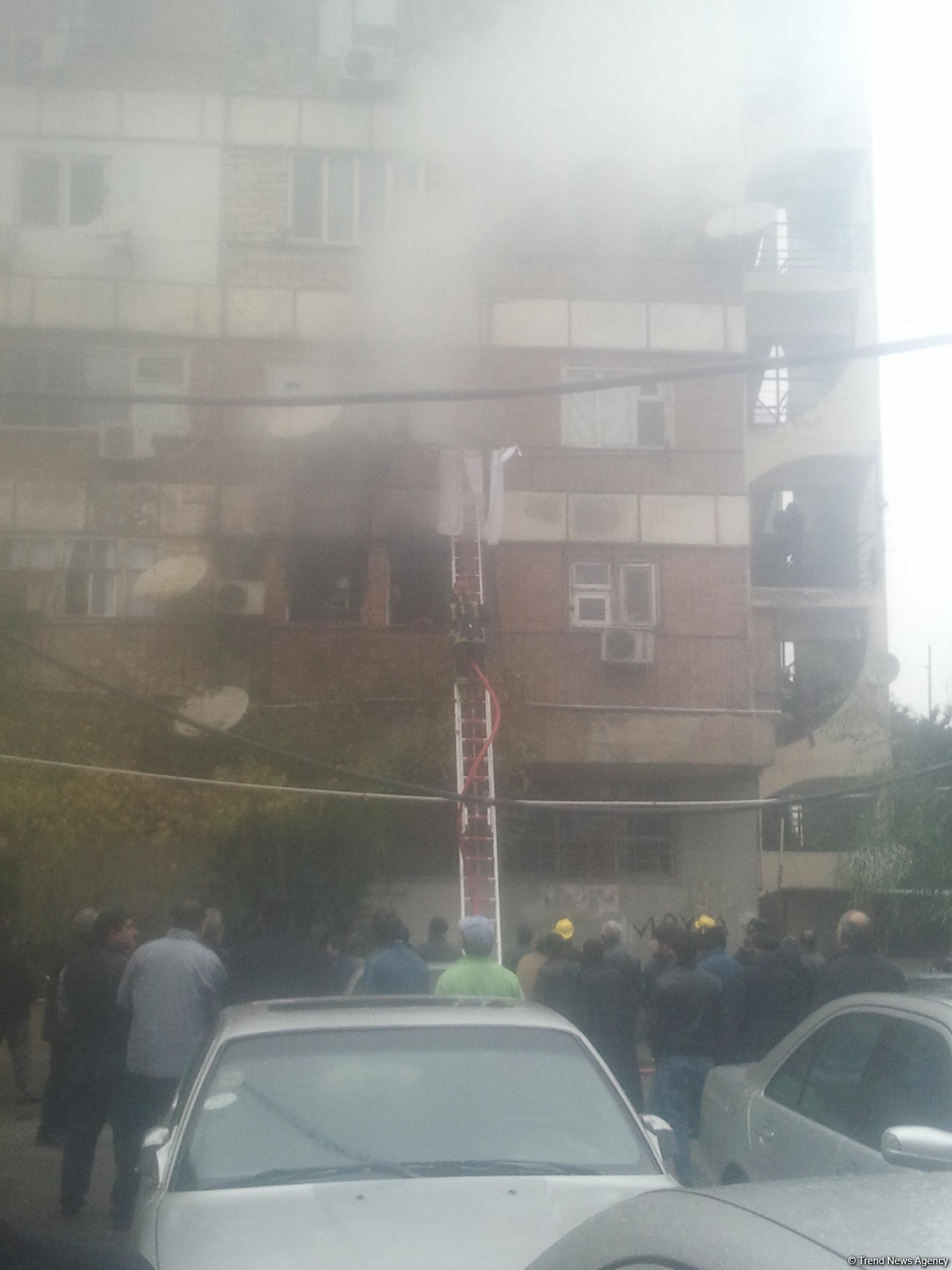 В Баку горит здание общежития (ФОТО) (версия 2)
