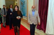 Мерал Конрат и Эмре Кызылырмак совершили прогулку по Сумгайыту (ФОТО)
