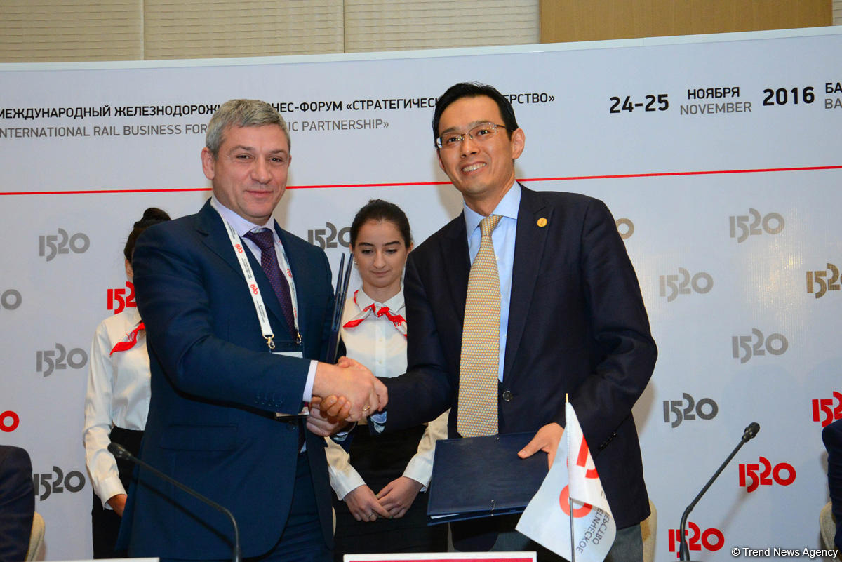 В рамках международного железнодорожного бизнес-форума в Баку подписано шесть документов (ФОТО)