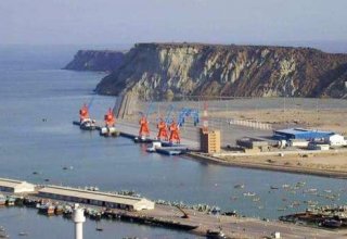 Пакистан предложил Кыргызстану доступ к морским портам