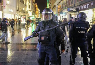 В Барселоне задержали мужчину, который пытался с ножом напасть на полицейских