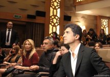 Ажиотаж и восторг: Озджан Дениз и Нургюль Ешилчай презентовали в Баку новый фильм (ФОТО)