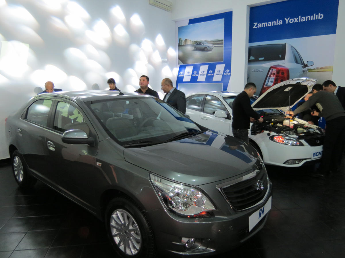 В Баку презентованы новые узбекские автомобили ( ФОТО)