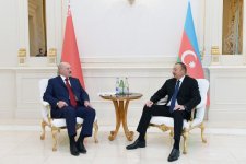 Azerbaijani, Belarusian presidents hold one-on-one meeting