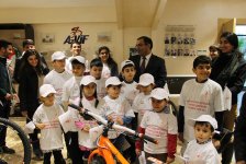 Дети, больные гемофилией, посетили Республиканский велотрек в Баку (ФОТО)