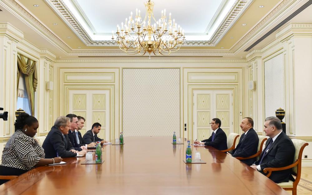 Ilham Aliyev meets representatives of US Department of Commerce (PHOTO)