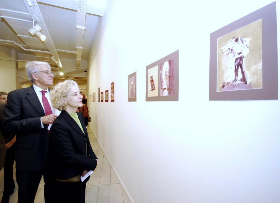 "Nostalgia, pluralia tantum": в Баку открылась выставка известного молдавского художника (ФОТО)