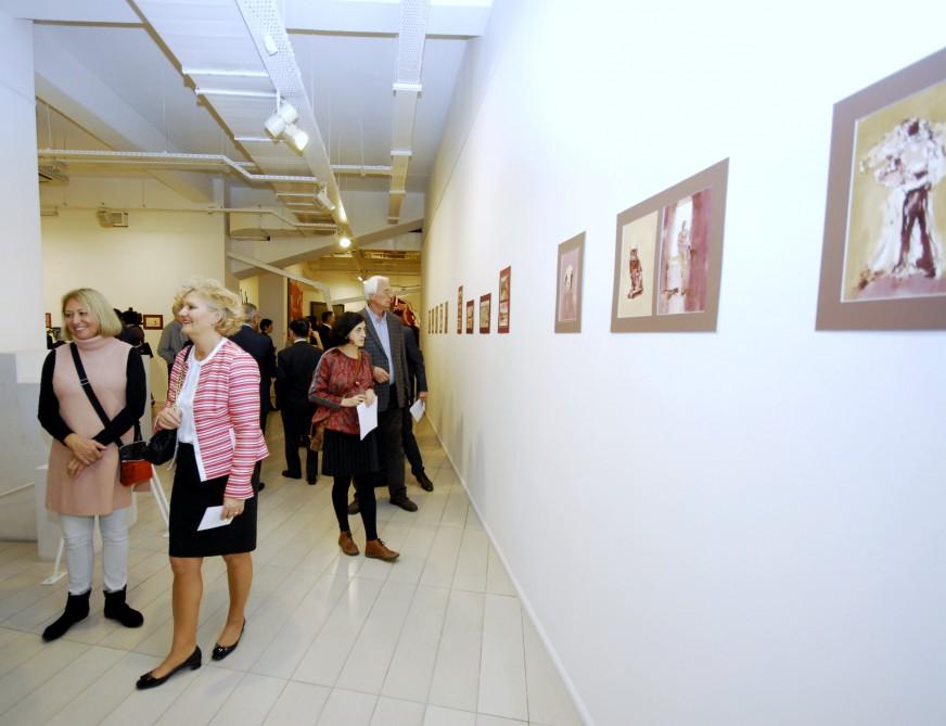 "Nostalgia, pluralia tantum": в Баку открылась выставка известного молдавского художника (ФОТО)