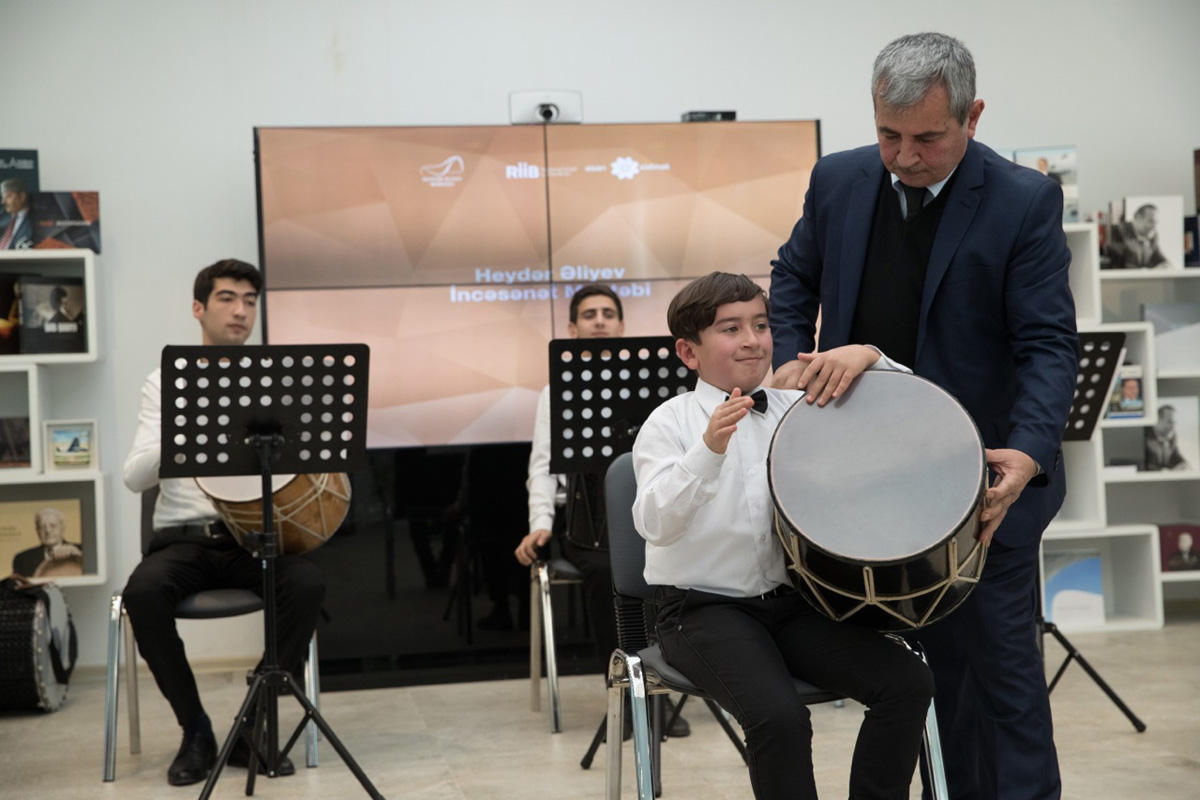 В Школе искусств Гейдара Алиева прошел тренинг на тему «Азербайджанские национальные музыкальные инструменты: история и современность» (ФОТО)