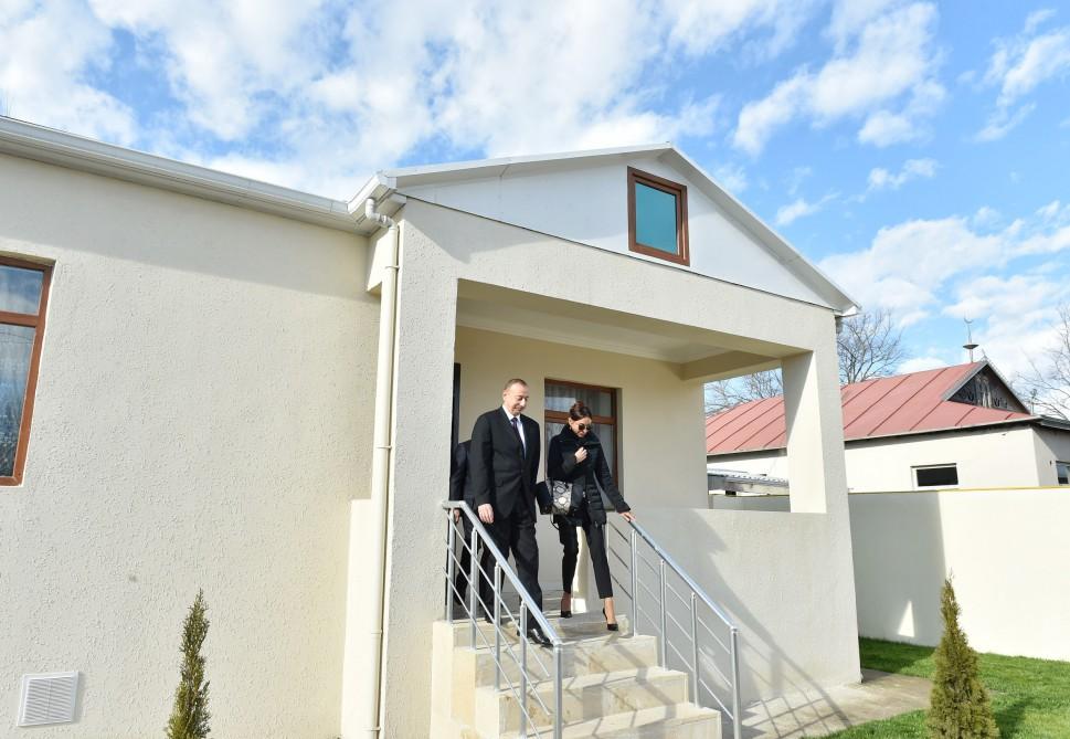 Президент Азербайджана и его супруга ознакомились со строительством и восстановлением домов, пострадавших в результате армянского обстрела в Агдаме (ФОТО)