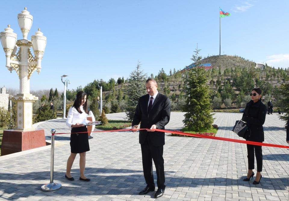 Президент Азербайджана и его супруга приняли участие в открытии Музея флага в Агдамском районе (ФОТО)