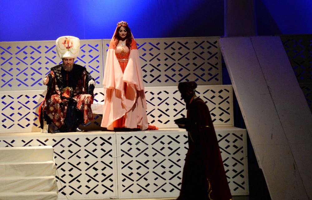 В Баку состоялась премьера спектакля "Лейли и Меджнун" (ФОТО)