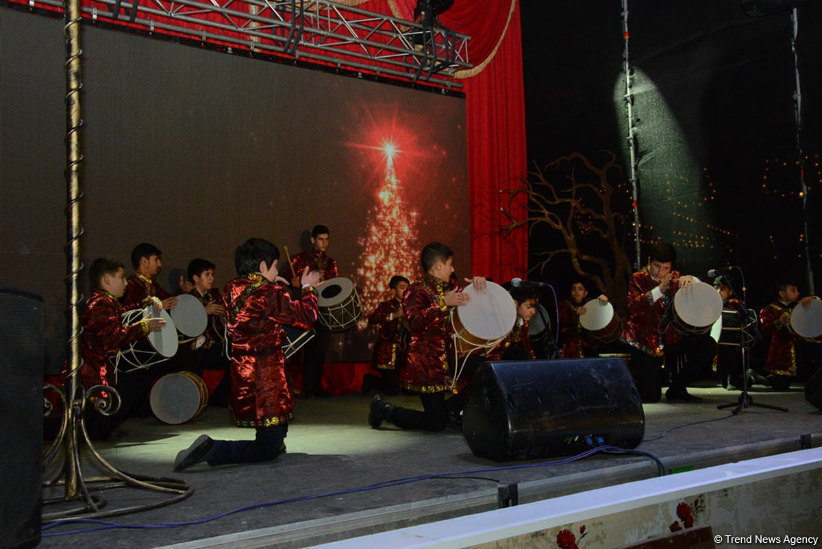 В Баку открылась благотворительная ярмарка "Холодные руки - горячее сердце" (ФОТО)