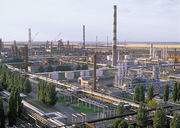 "Укртранснафта" не может транспортировать первую азербайджанскую нефть в Кременчуг из-за позиции Минфина