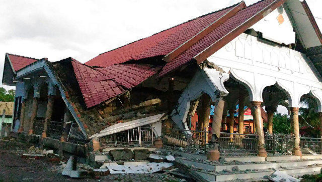 Число жертв землетрясения близ острова Суматра возросло до 54 человек (Обновлено)  (ФОТО)