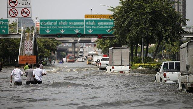 Thailand warns of fresh flood as major dam expected to overflow