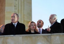 Israeli PM visits Alley of Martyrs in Baku (PHOTO)
