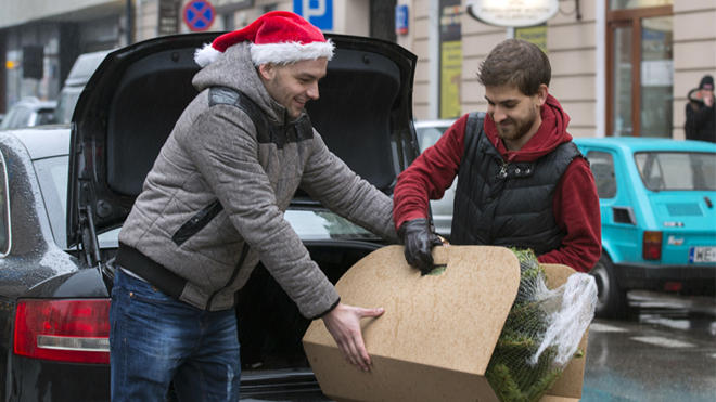 Uber в Баку доставит пользователям новогодние елки