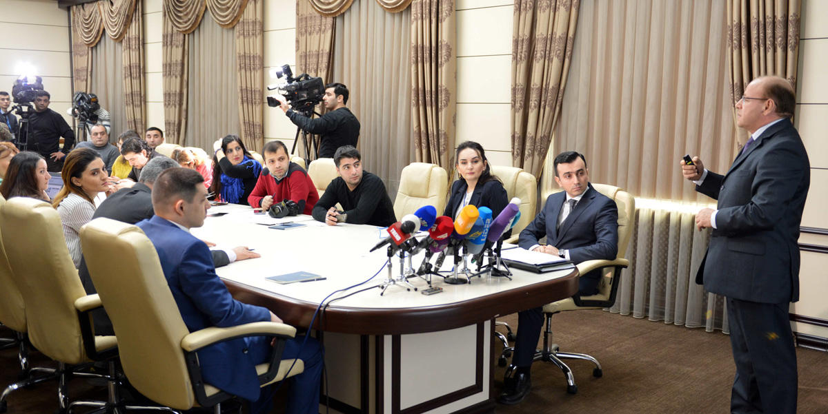 В Азербайджане налогоплательщики по принципу "зеленого коридора" будут обслуживаться без территориальных ограничений (ФОТО)