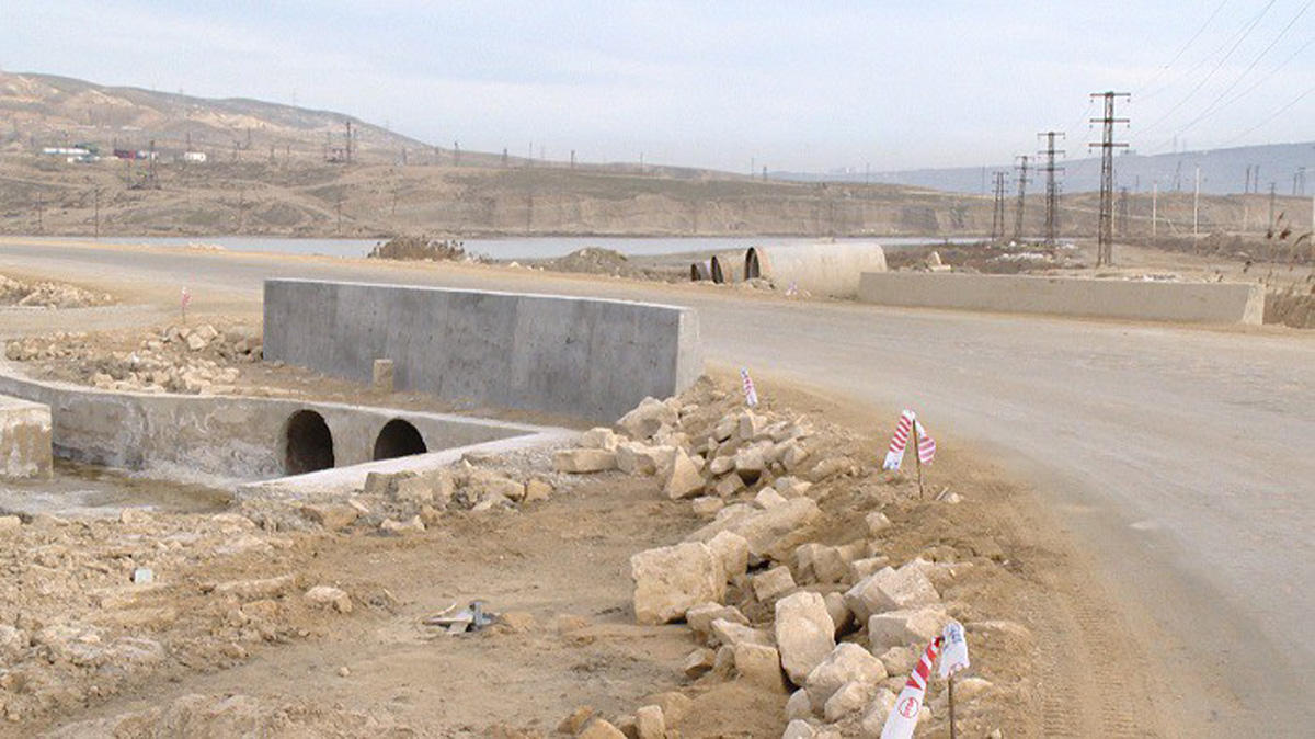Lökbatan-Qobu avtomobil yolu yenidən qurulur (VİDEO/FOTO)
