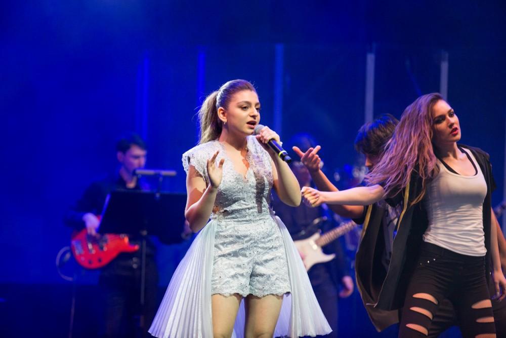 Leyla Əliyeva “Zima” Uşaq Estrada Musiqisi Festivalına baş çəkib (FOTO)