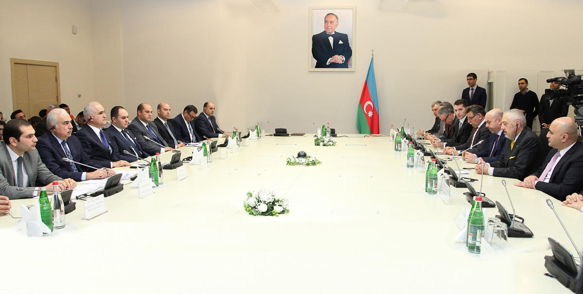 Азербайджанский бизнес получил документы поощрения инвестиций на сумму свыше одного миллиарда манатов   (ФОТО)