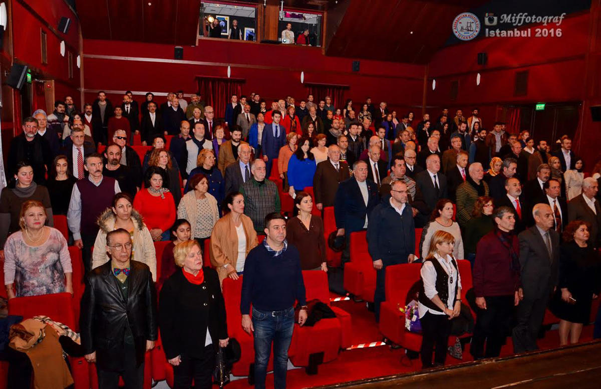 В Стамбуле состоялась премьера спектакля "Безымянная женщина", посвященного Ходжалинской трагедии (ФОТО)