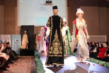Türk Dünyası Kadın Kıyafetleri Defilesi Azerbaycan'da sahne aldı - Gallery Thumbnail
