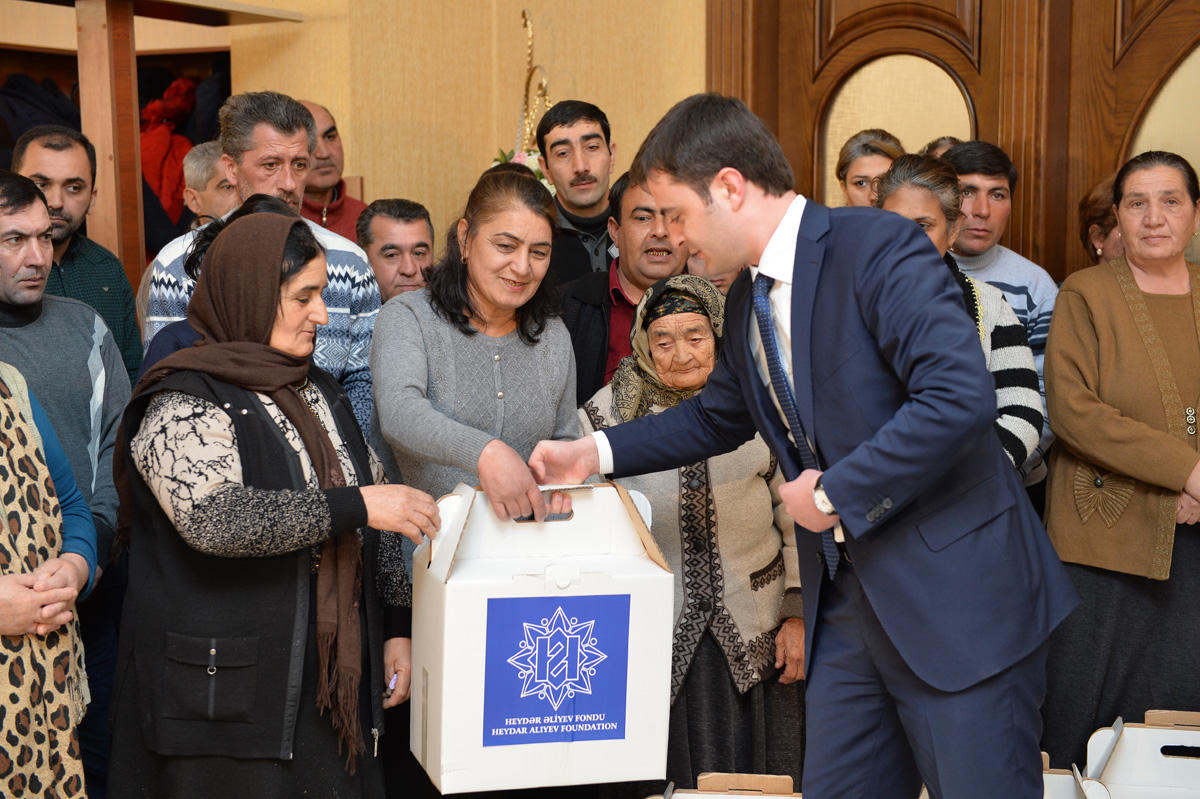 По инициативе Фонда Гейдара Алиева более 165 тыс. малообеспеченных семей получат праздничные подарки (ФОТО)