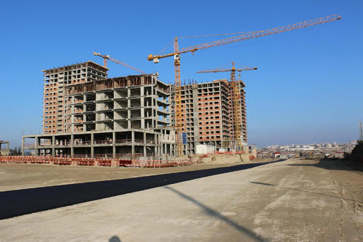 Azerbaijani construction company talks on progress of major project in Baku’s White City