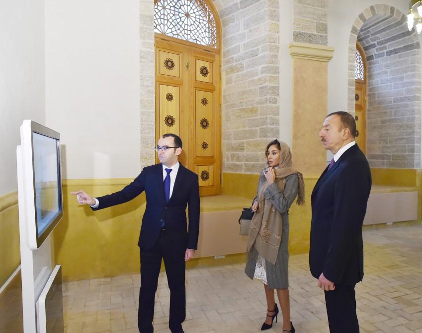 Президент Азербайджана и его супруга ознакомились с условиями в мечети "Бейлер" (ФОТО)