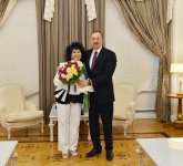 Ilham Aliyev presents Heydar Aliyev Order to outstanding singer (PHOTO)
