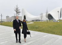 Prezident İlham Əliyev və xanımı Bakıda yeni salınmış parkın açılışında iştirak ediblər (YENİLƏNİB)  (FOTO)